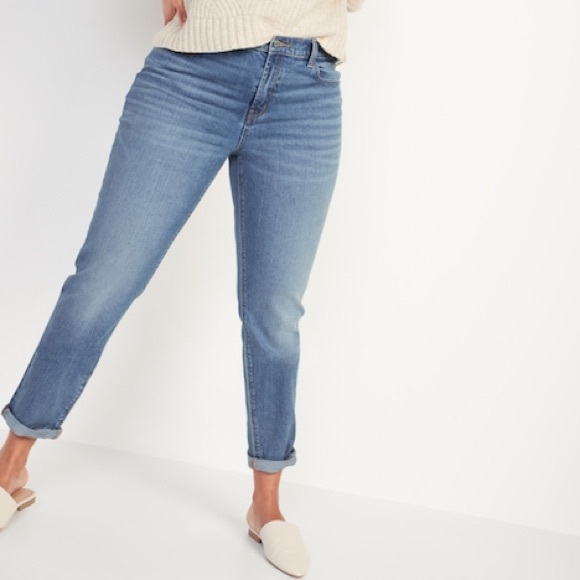 Old Navy Mid-Rise Straight Leg Boyfriend Jean - Picture 2 of 7